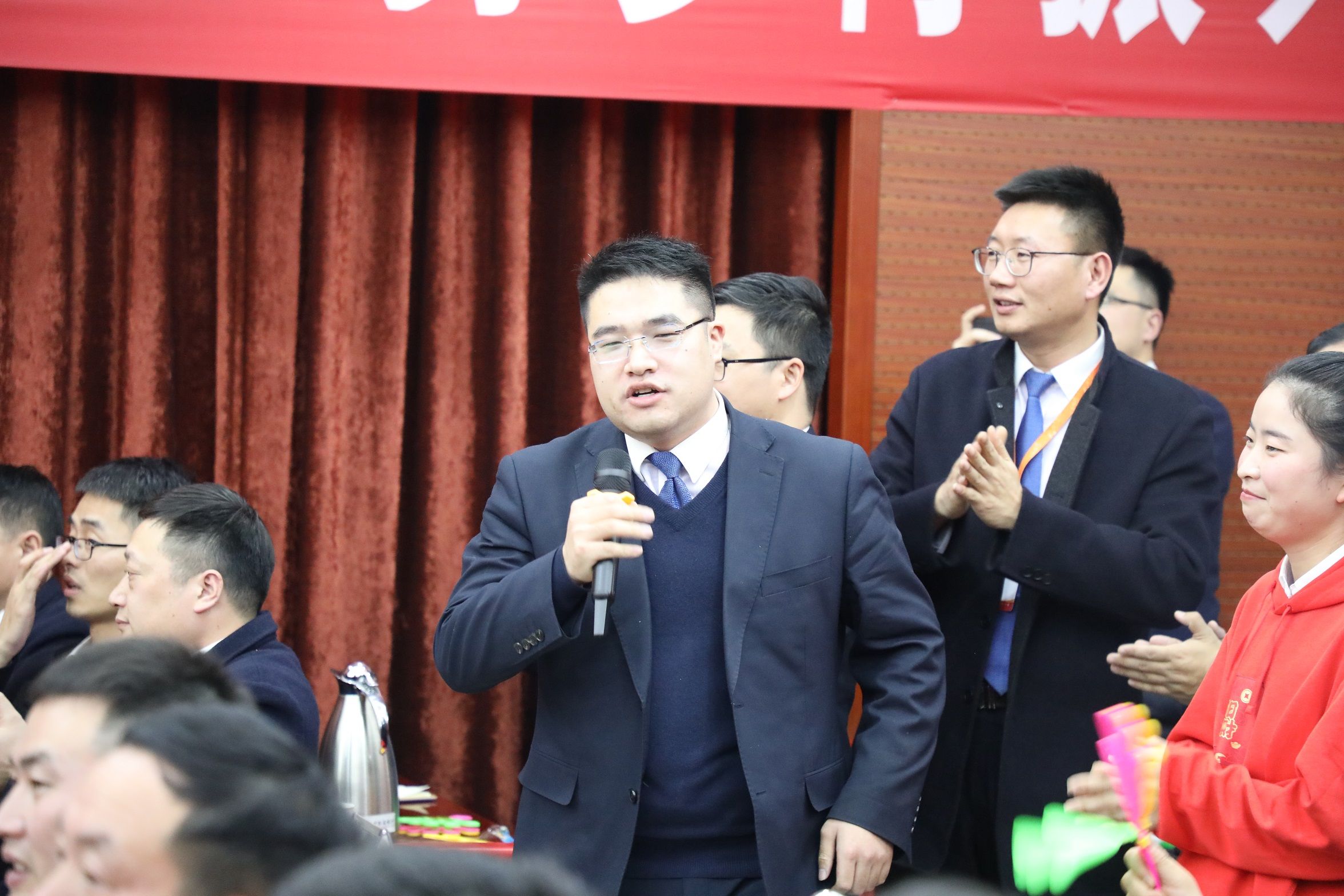 082合唱《相亲相爱》